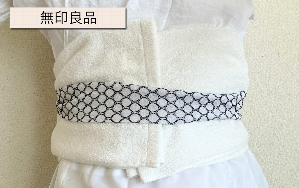 無印良品のタオルを実際に腰回りに巻いた様子